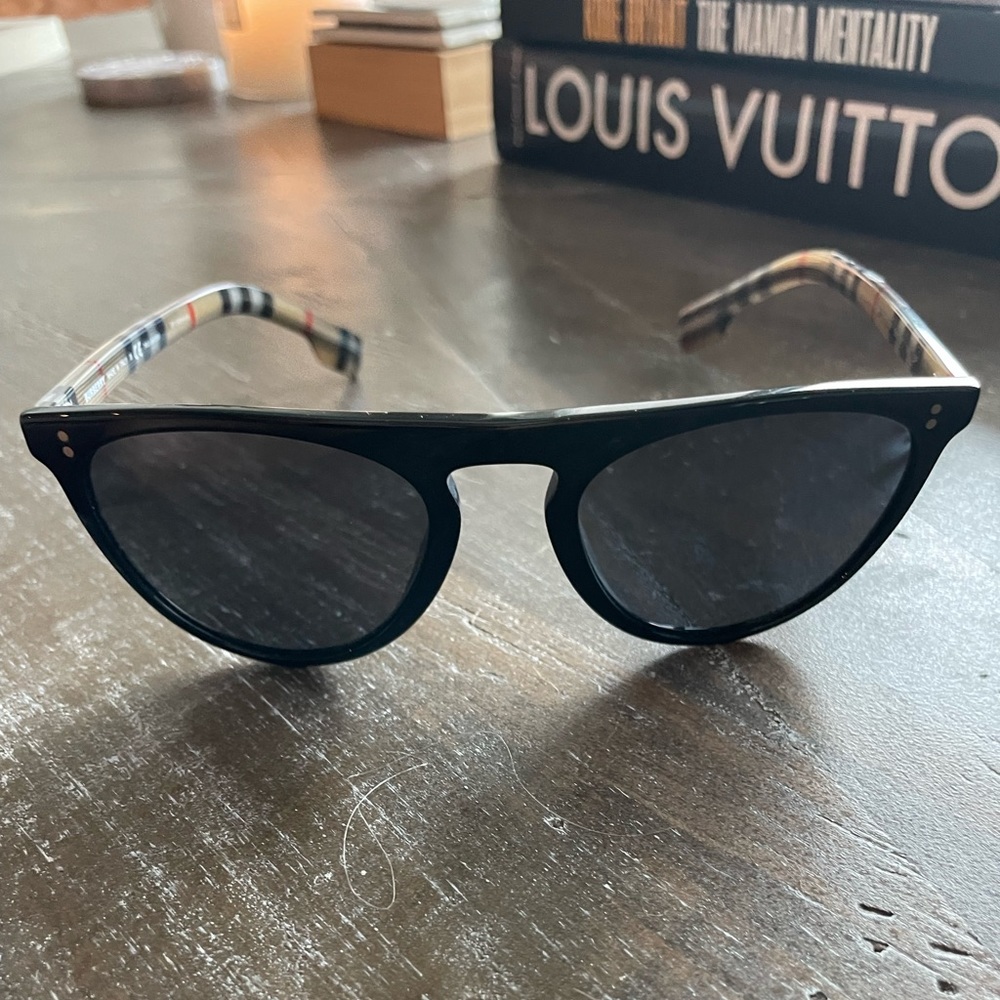 Brand new! Burberry sunglasses